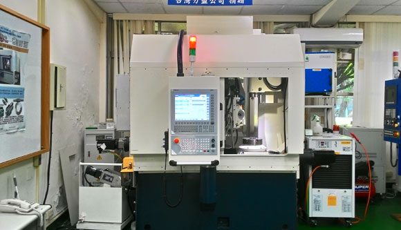 NUM and Feng Chia University jointly develop intelligent CNC gear hobbing machine
