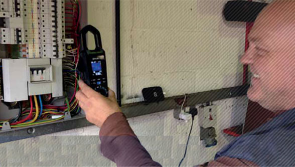 FLIR thermal camera & clamp meter  pass electrician’s test
